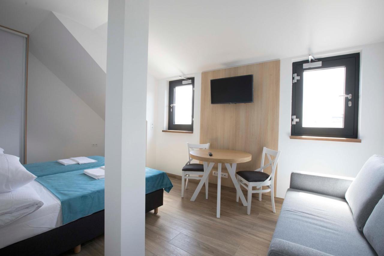 Willa Przy Porcie - Apartamenty Z Aneksami Kuchennymi อุสตกา ภายนอก รูปภาพ